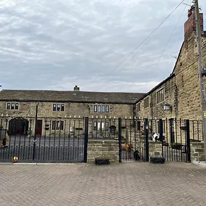 The Cottage, Cosy 2 Bedroom Pet Friendly Perfect For Contractors Free Secure Parking,cctv Leeds (West Yorkshire)